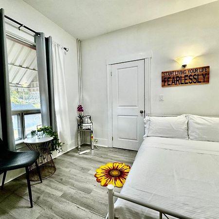 Seattle Home With 2 Bedrooms A King Bed Queen Bed And An Extra Sofa Bed Located 10 Minutes From Seatac Airport And 20 Minutes From Downtown Exterior photo