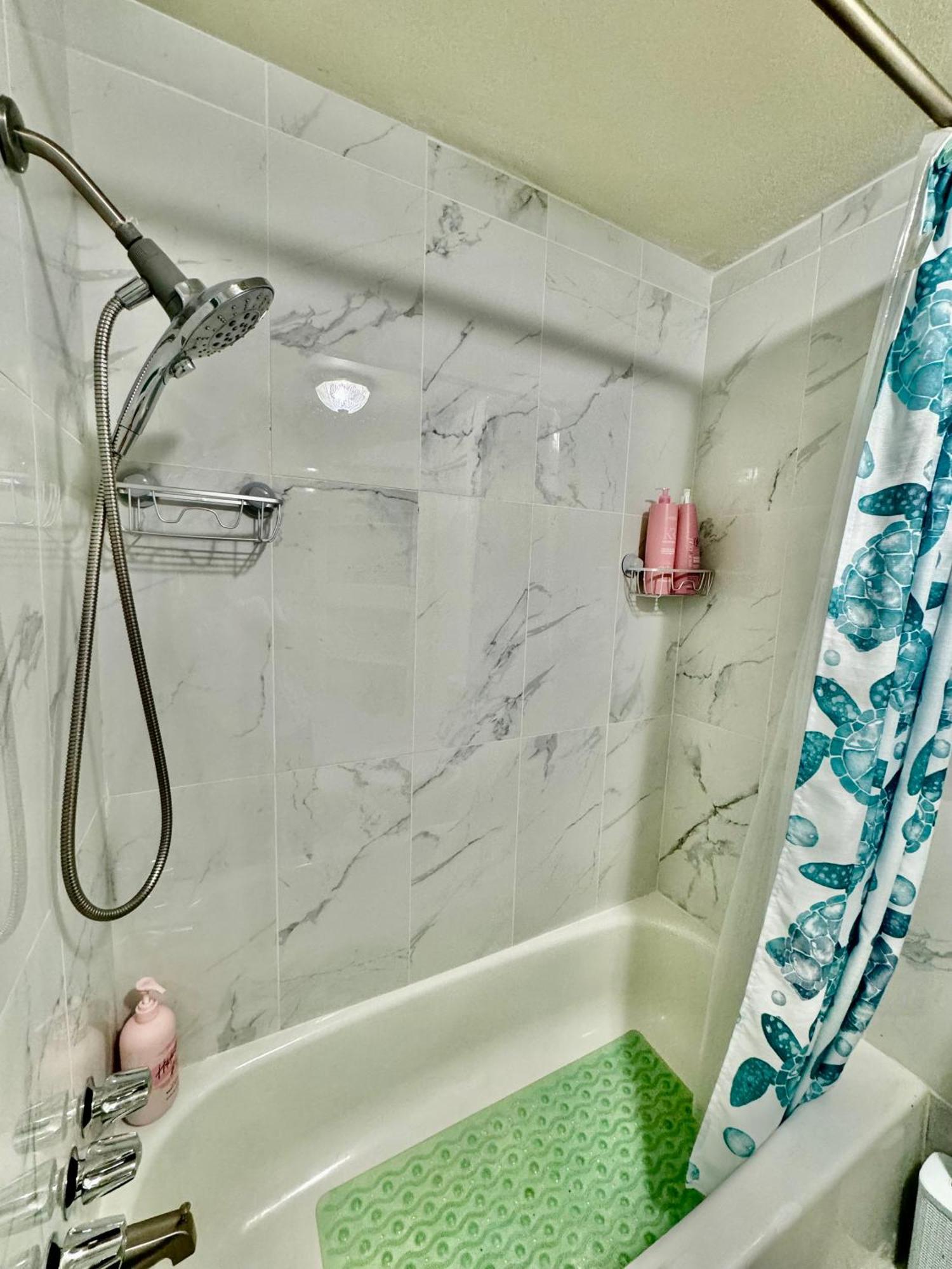 Seattle Home With 2 Bedrooms A King Bed Queen Bed And An Extra Sofa Bed Located 10 Minutes From Seatac Airport And 20 Minutes From Downtown Exterior photo