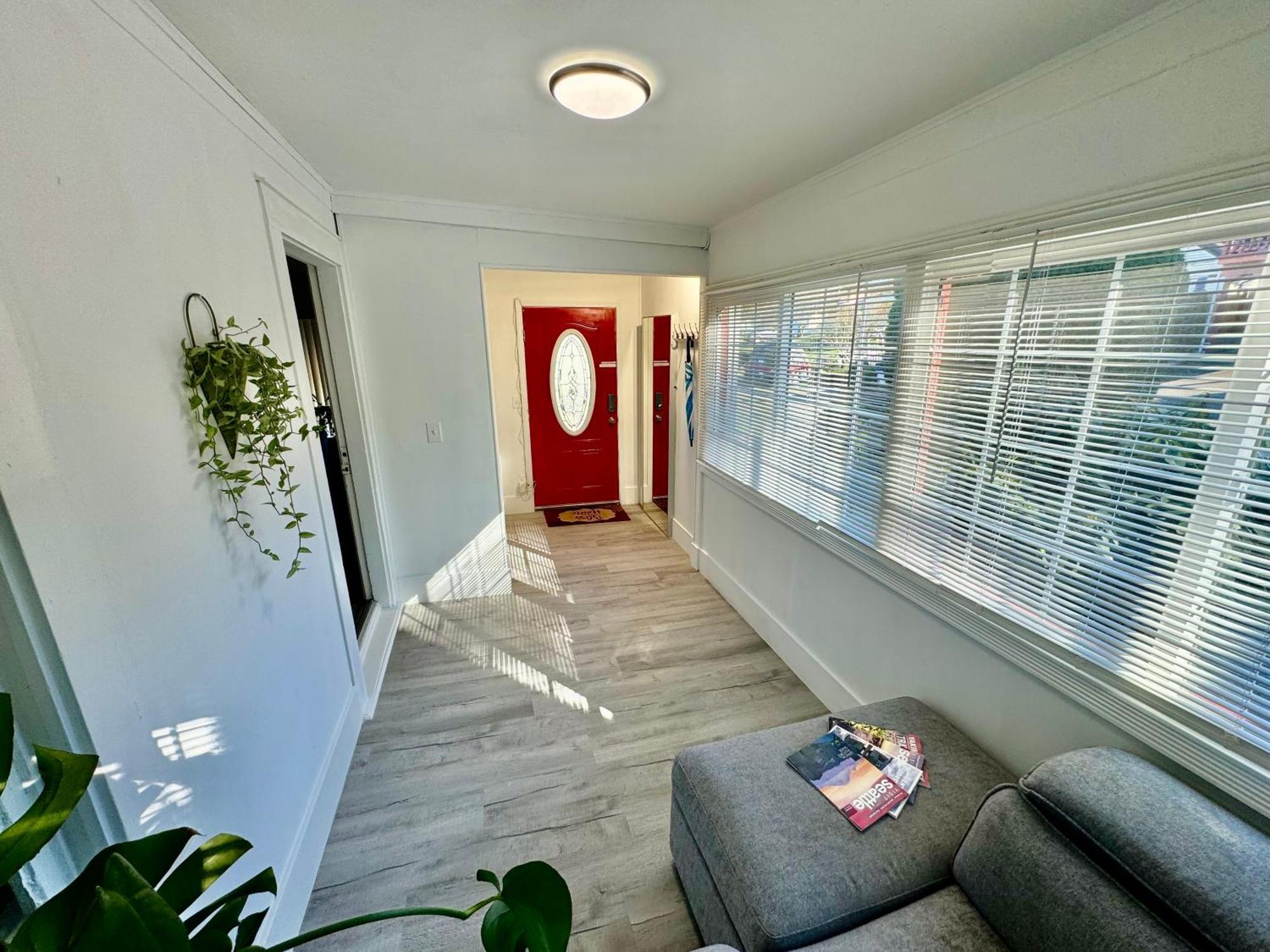 Seattle Home With 2 Bedrooms A King Bed Queen Bed And An Extra Sofa Bed Located 10 Minutes From Seatac Airport And 20 Minutes From Downtown Exterior photo