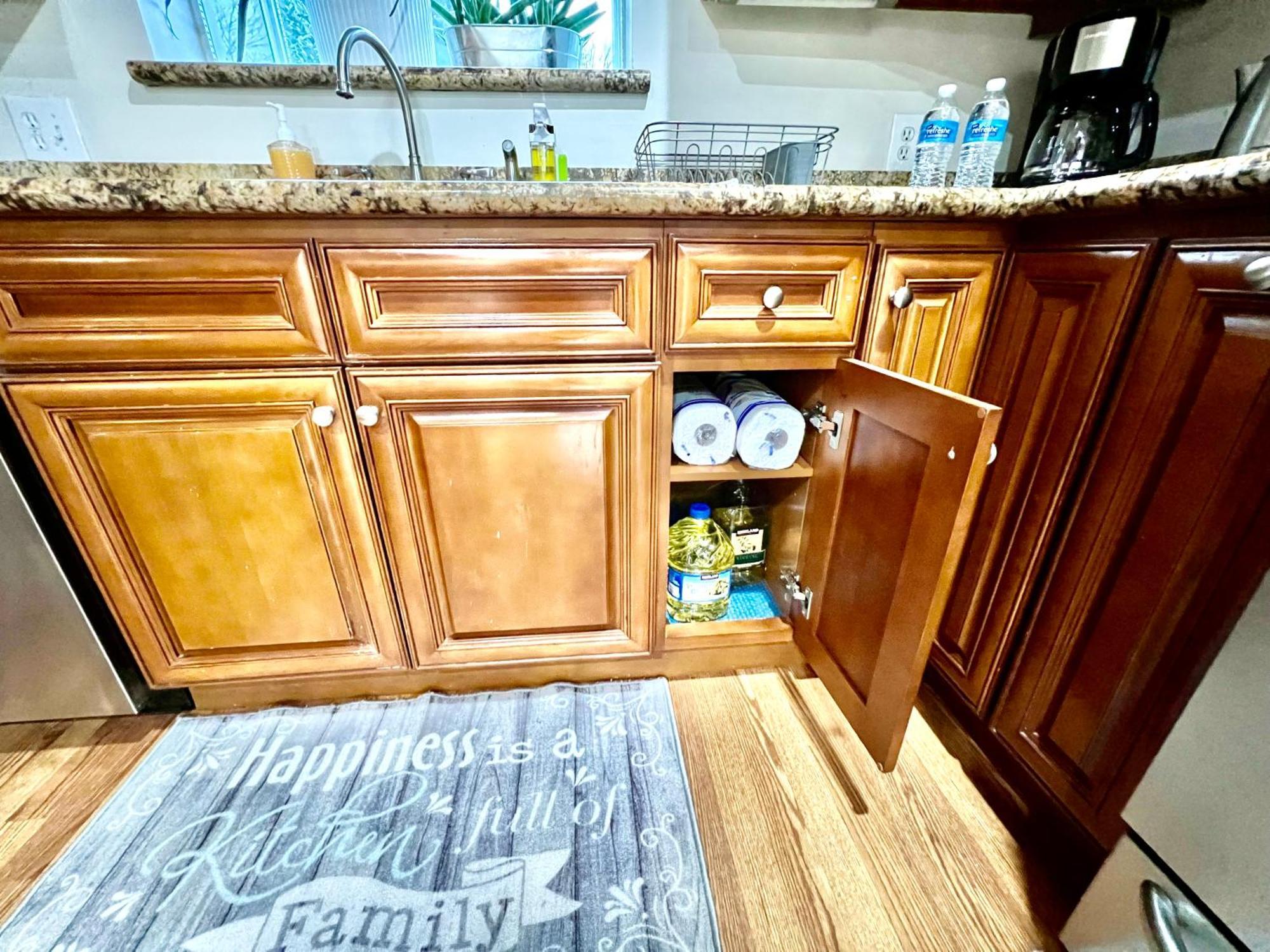 Seattle Home With 2 Bedrooms A King Bed Queen Bed And An Extra Sofa Bed Located 10 Minutes From Seatac Airport And 20 Minutes From Downtown Exterior photo
