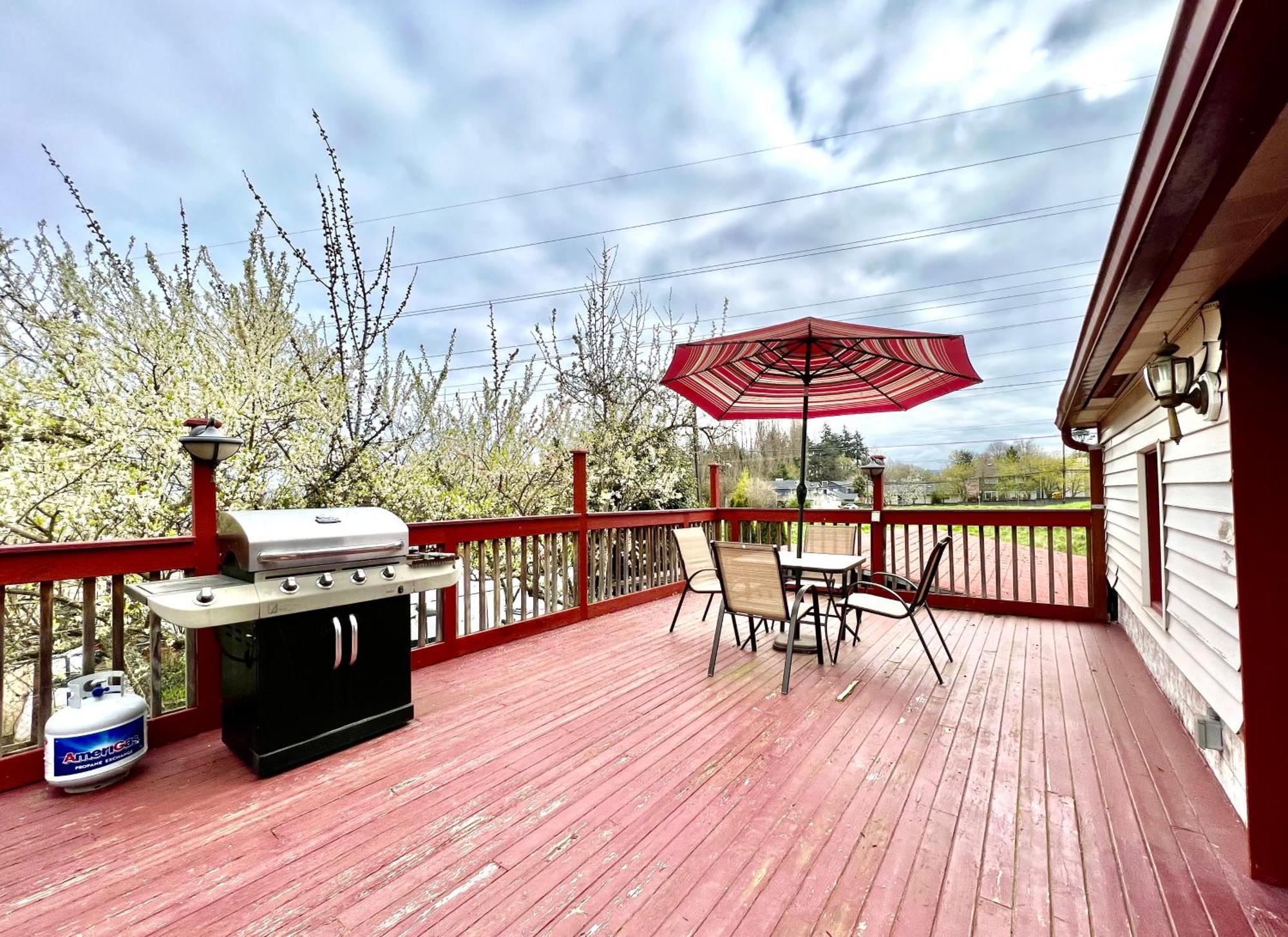 Seattle Home With 2 Bedrooms A King Bed Queen Bed And An Extra Sofa Bed Located 10 Minutes From Seatac Airport And 20 Minutes From Downtown Exterior photo