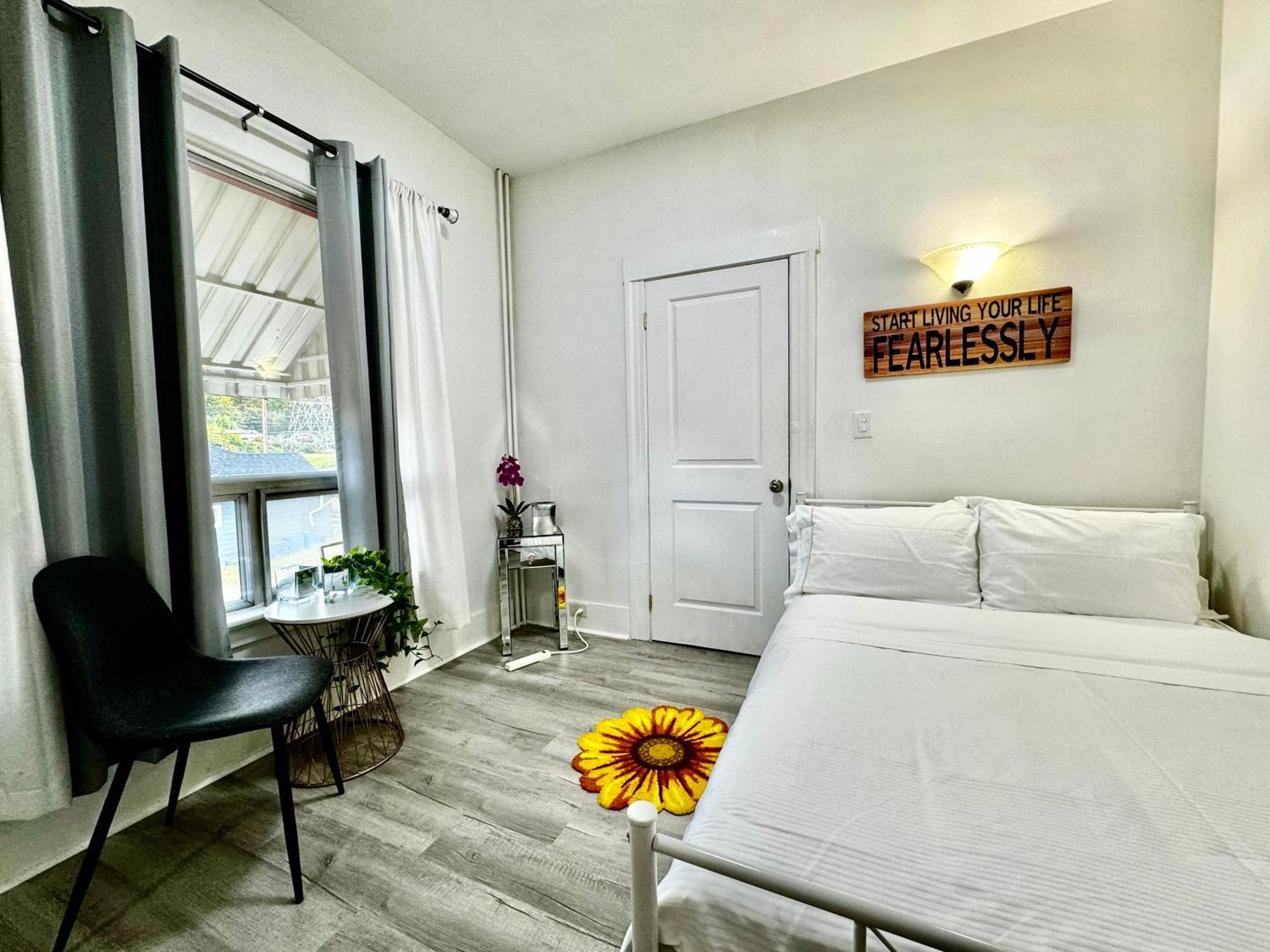 Seattle Home With 2 Bedrooms A King Bed Queen Bed And An Extra Sofa Bed Located 10 Minutes From Seatac Airport And 20 Minutes From Downtown Exterior photo