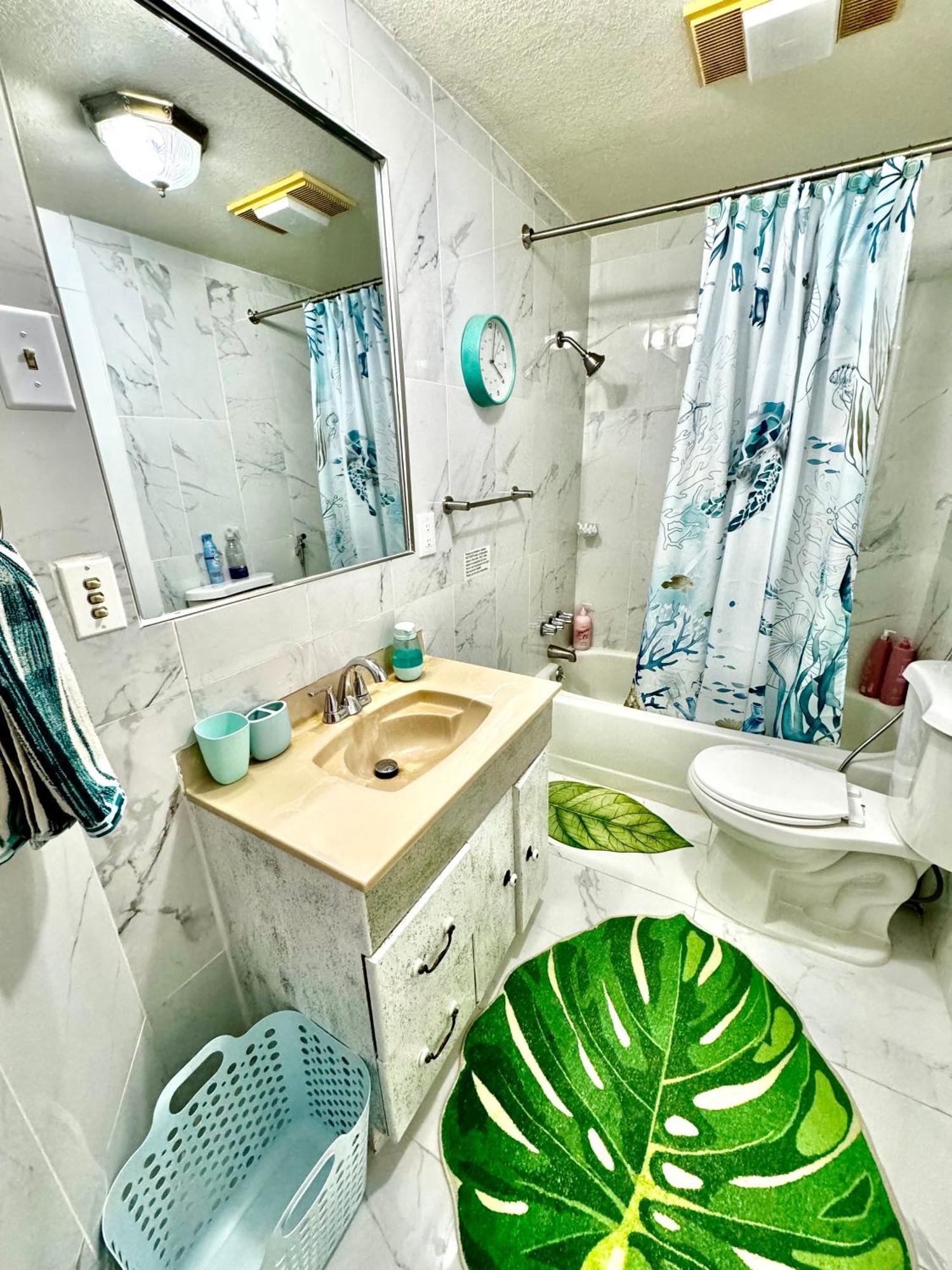 Seattle Home With 2 Bedrooms A King Bed Queen Bed And An Extra Sofa Bed Located 10 Minutes From Seatac Airport And 20 Minutes From Downtown Exterior photo