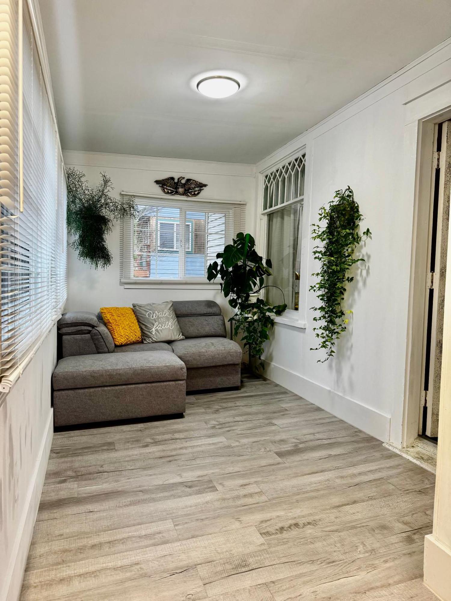 Seattle Home With 2 Bedrooms A King Bed Queen Bed And An Extra Sofa Bed Located 10 Minutes From Seatac Airport And 20 Minutes From Downtown Exterior photo