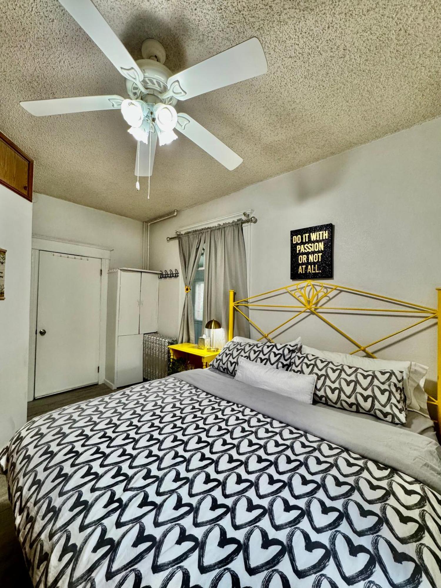 Seattle Home With 2 Bedrooms A King Bed Queen Bed And An Extra Sofa Bed Located 10 Minutes From Seatac Airport And 20 Minutes From Downtown Exterior photo